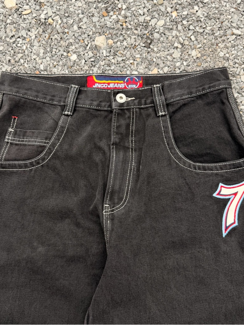 JNCO Black Relaxed Wide-Leg Jeans with Dice Pocket Graphic - Picture 6 of 11